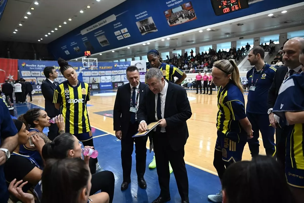 Fenerbahçe Opet, Nesibe Aydın\'ı Farkla Yendi