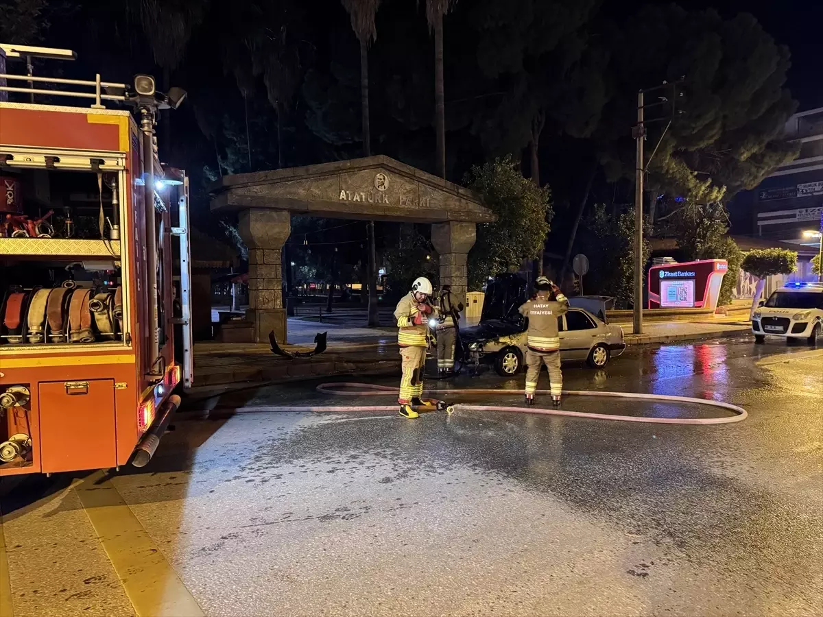 Hatay\'da Otomobil Yangını