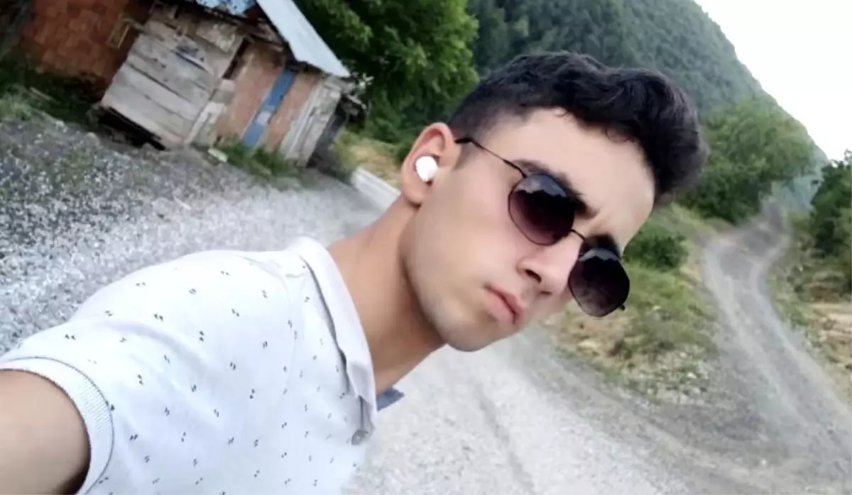 Samsun\'da kestiği ağacına altında kalan genç hayatını kaybetti
