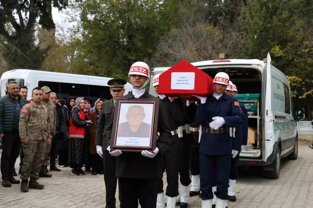 Kozan\'da Kıbrıs Gazisi Ramazan Kula Son Yolculuğuna Uğurlandı