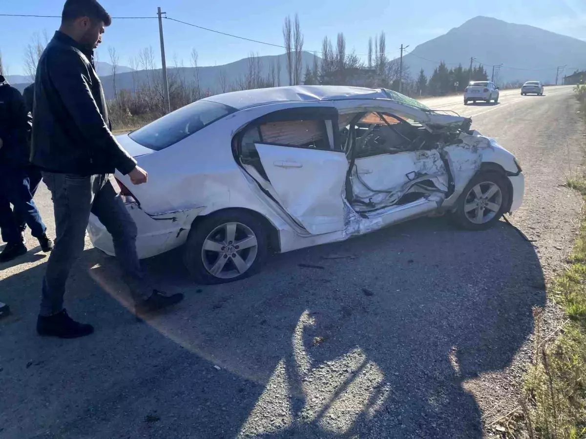 Bilecik\'te Trafik Kazası: 3 Yaralı