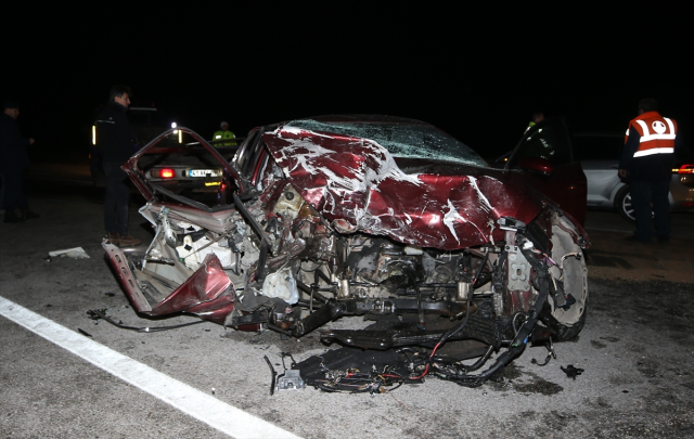 Polisin 'dur' ihtarına uymadı! Katliam gibi kazada 5 kişi hayatını kaybetti