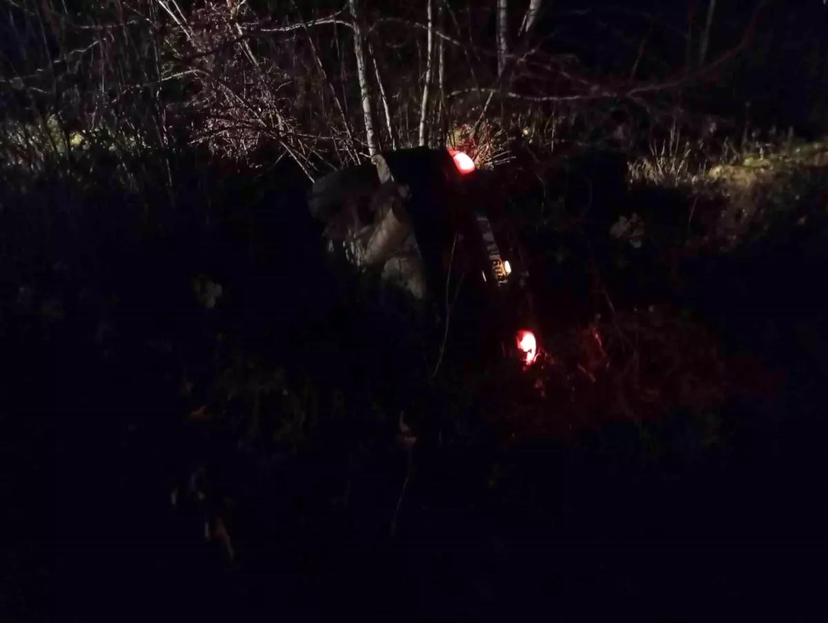 Bartın\'da Araç Devrildi, Yakıt Sızıntısı Paniğe Yol Açtı