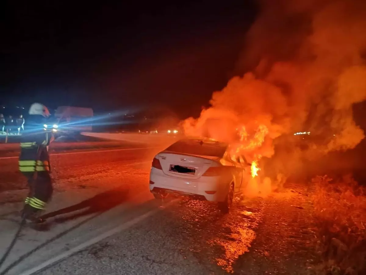 Hatay\'da Seyir Halinde Araç Yangını