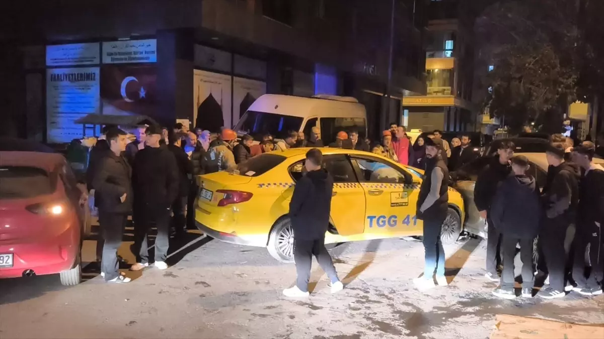 Sultangazi\'de Trafik Kazası: 2 Yaralı