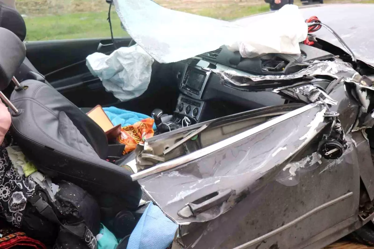 Hendek\'te Trafik Kazası: 1 Ölü, 1 Yaralı