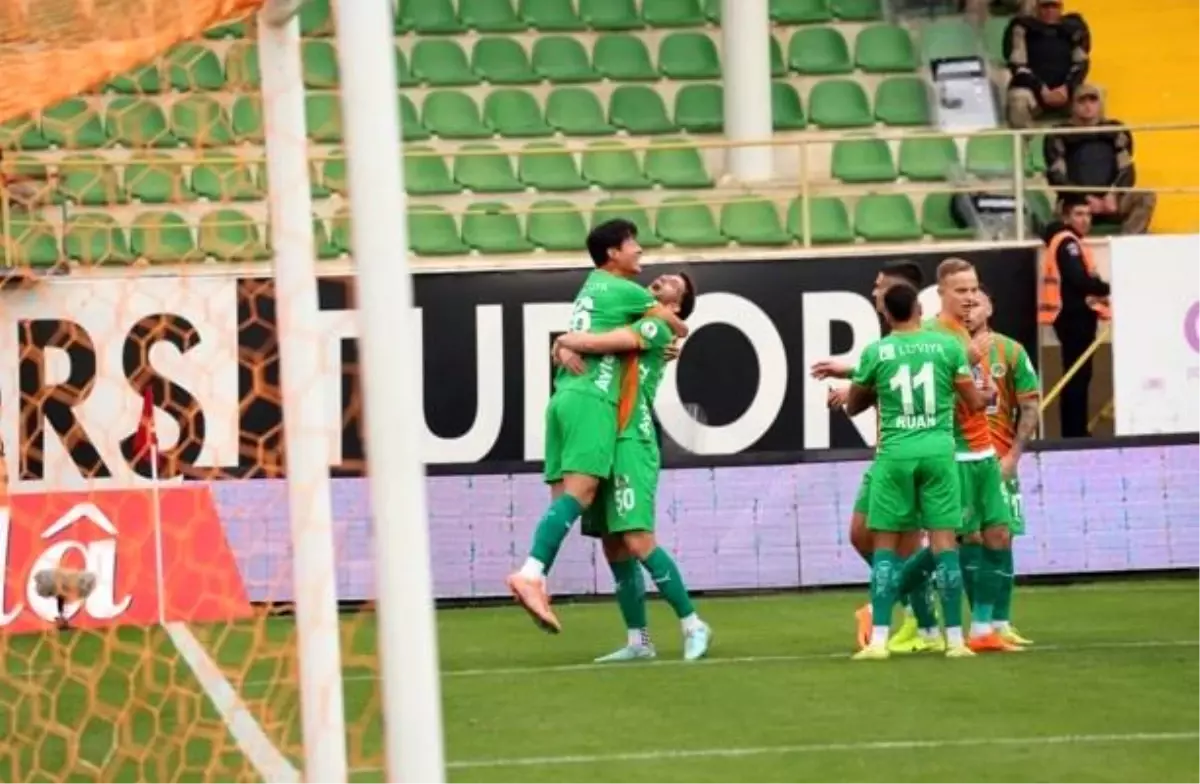 Alanyaspor-Karagümrük Maçında İlk Yarı Sonucu: 1-0