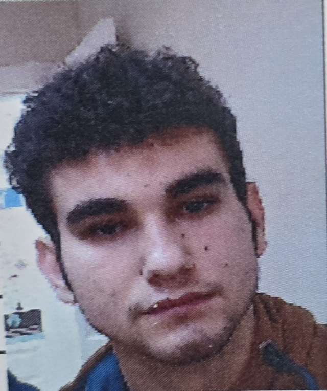 Türk kaptan Abu Dabi'de tutuklandı: Açlıktan 25 kilo verdi, soğuk ortamda tutuluyor Türk kaptan Abu Dabi'de tutuklandı: Açlıktan 25 kilo verdi, soğuk ortamda tutuluyor