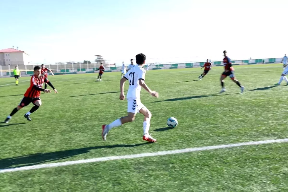 Van 1. Amatör Ligi B Grubu: Erciş Örenespor: 2 İpekyolu Belediyesi Gençlikspor: 3