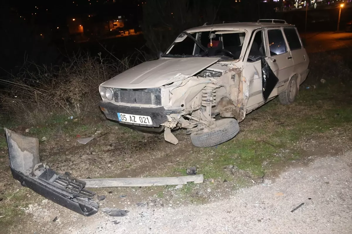 Taşova\'da Trafik Kazası: 6 Yaralı