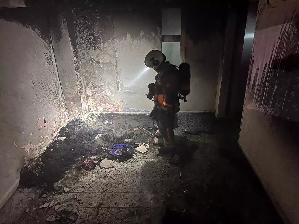 Hatay\'da Metruk Binada Yangın Kontrol Altına Alındı