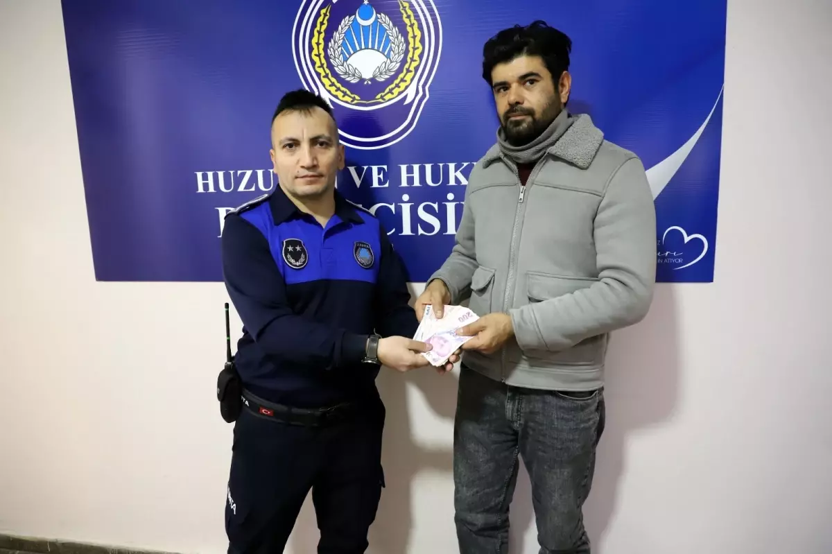 ATM\'de Bulunan Para Sahibine Ulaştırıldı