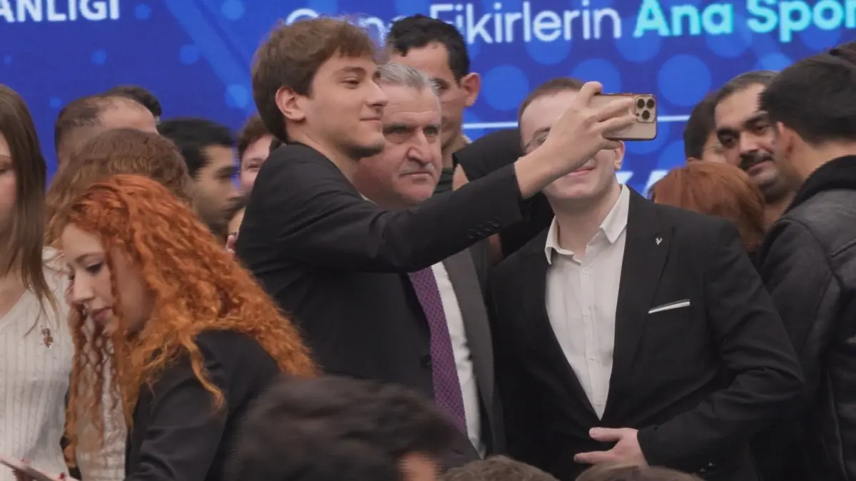 Bakan Bak: Bu ülkenin geleceği sizler olacaksınız