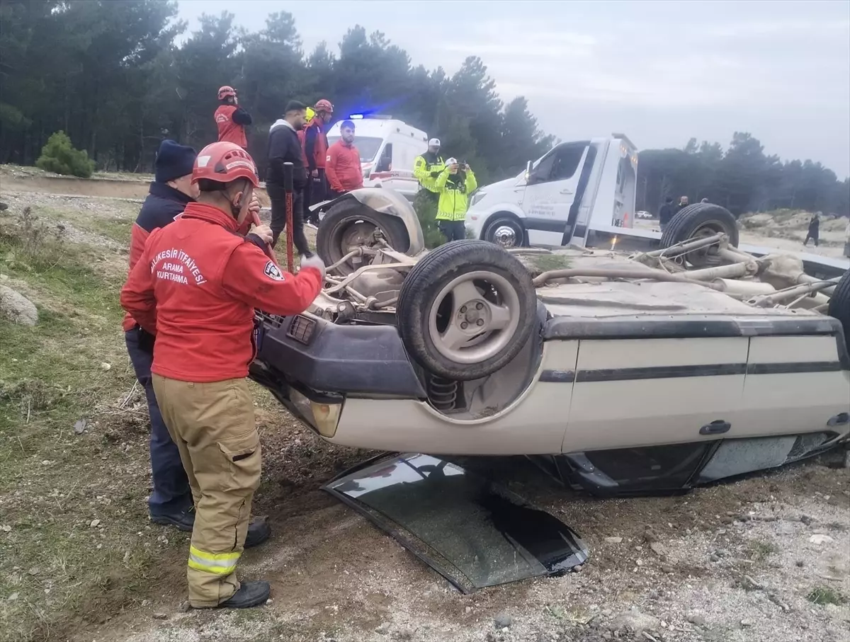 Havran\'da otomobil şarampole devrildi: 4 yaralı