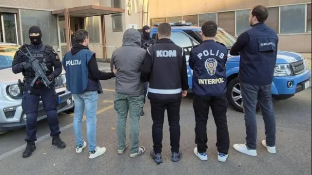 Barış Boyun davasında duruşma salonu karıştı! Sanıklar jandarmaya sandalyelerle saldırdı