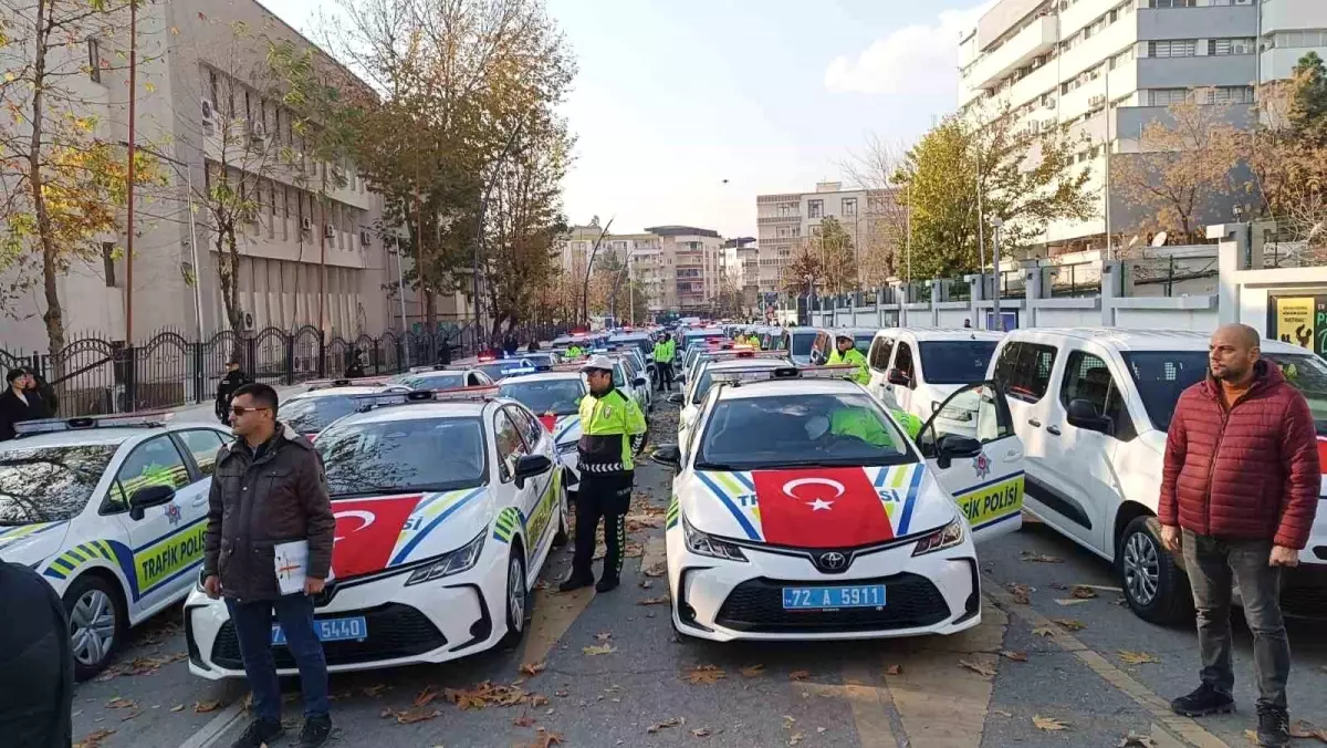 Batman\'da emniyet ve jandarmaya 151 yeni araç teslim edildi