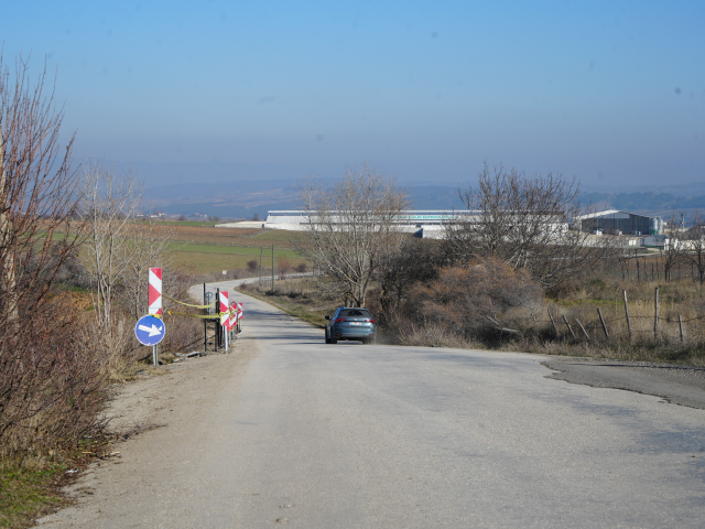 'Benim arazim' dedi, köy yolunu kestirdi 'Benim arazim' dedi, köy yolunu kestirdi
