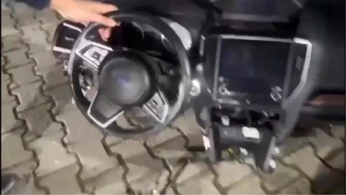 Bursa\'da 12 Milyon TL\'lik Kaçak Oto Parçaları Ele Geçirildi
