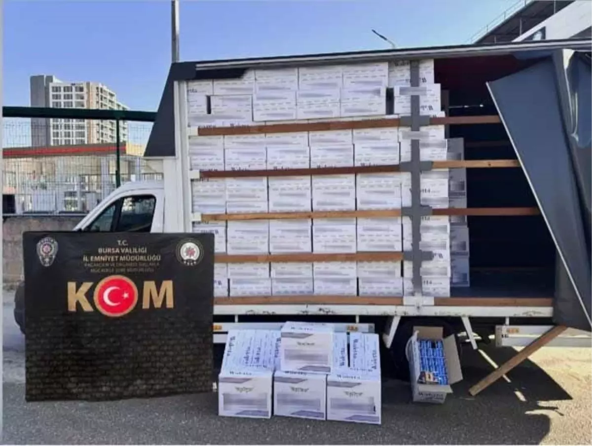 Bursa\'da 3.4 Milyon Makaron Ele Geçirildi