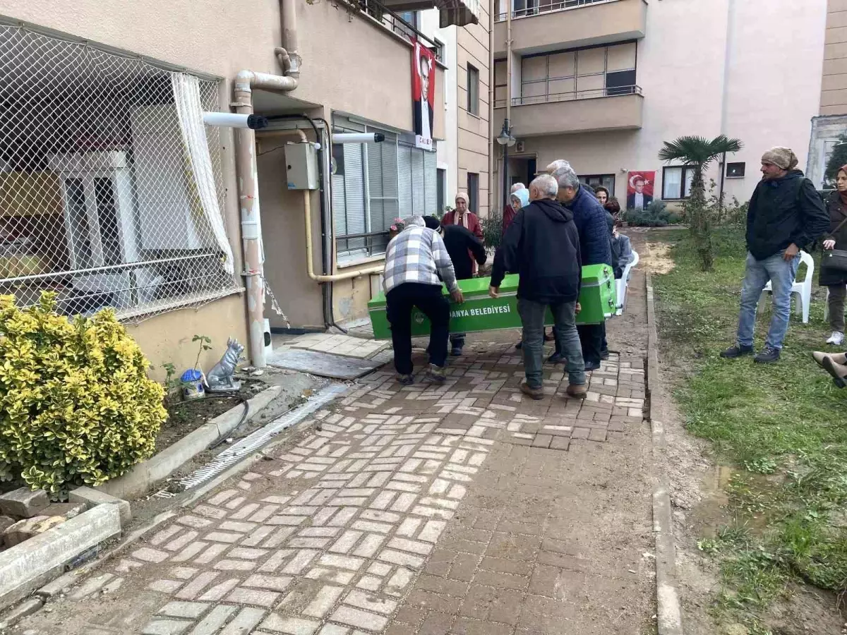 Mudanya\'da Şüpheli Ölüm: 80 Yaşındaki Kadın Evinde Bulundu