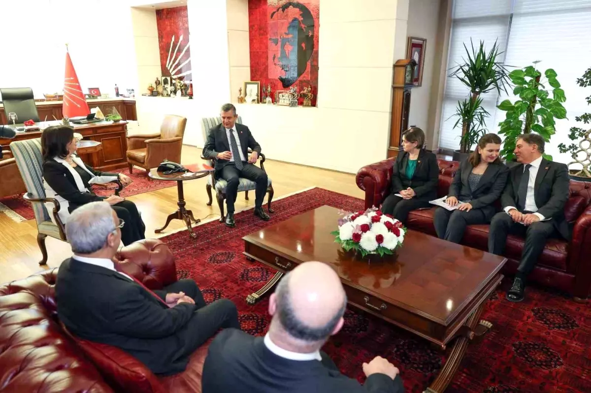 DEM Parti, CHP Genel Başkanı\'nı Ziyaret Etti