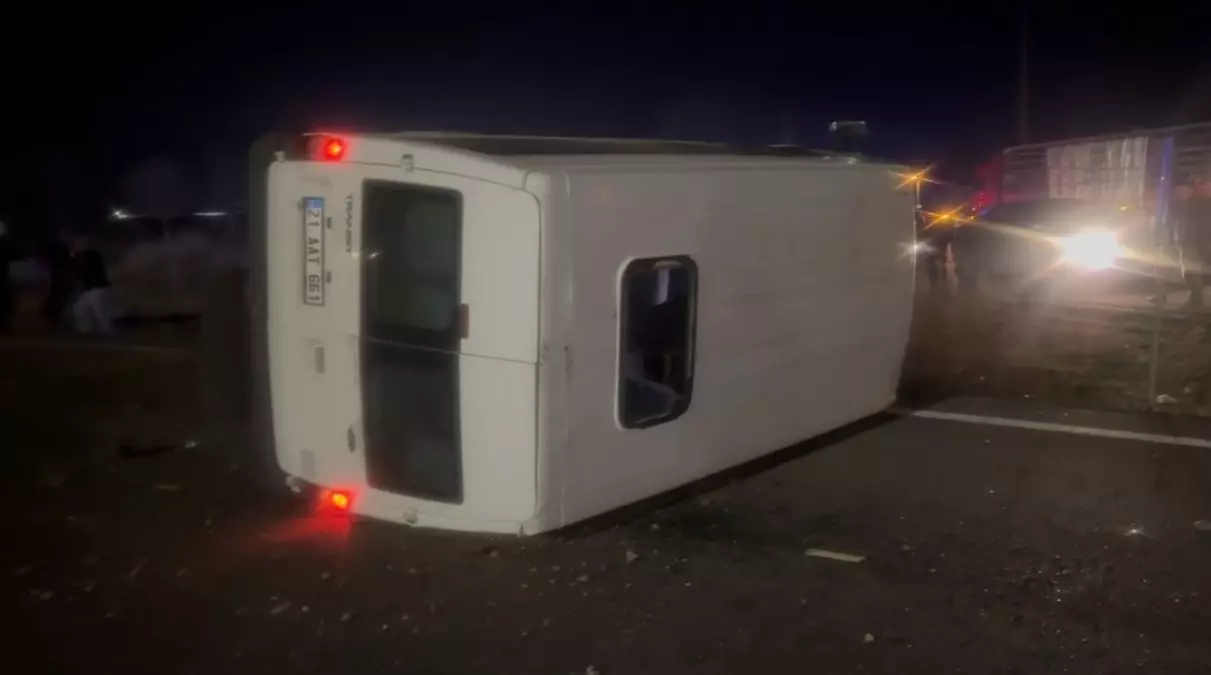 Diyarbakır\'da Minibüs Kazası: 1 Ölü, 4 Yaralı