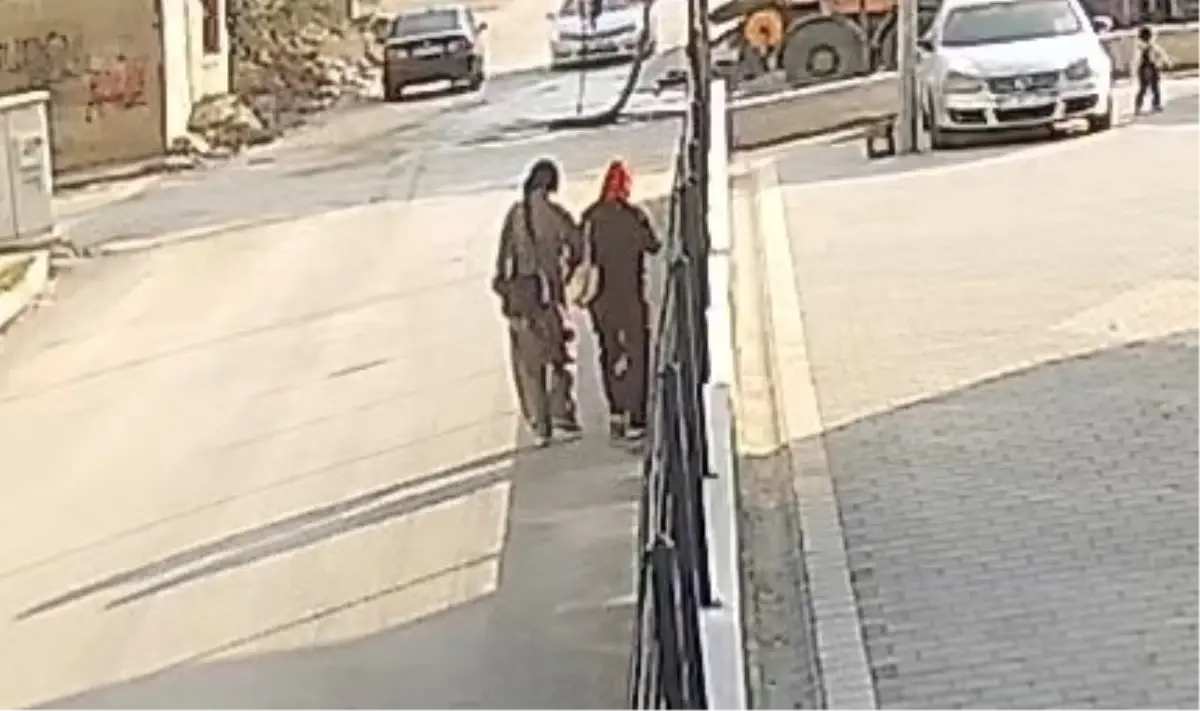 Girdikleri dairelerden 755 bin liralık altın ve saat çalan şüpheliler: Arkadaşımızı ziyarete gitmiştik