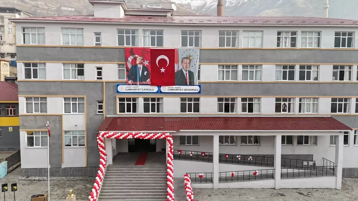 Şemdinli\'de Yeni Sağlık ve Eğitim Yatırımları Açıldı