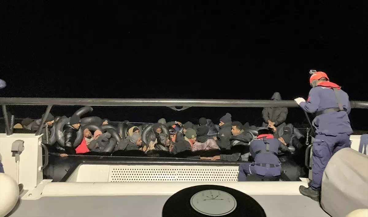 Çeşme\'de 44 Düzensiz Göçmen Yakalandı