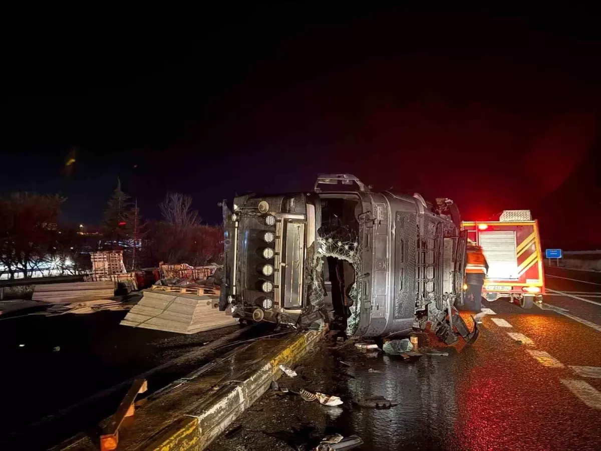 Kulu\'da Araç Tırla Çarpıştı: 1 Yaralı