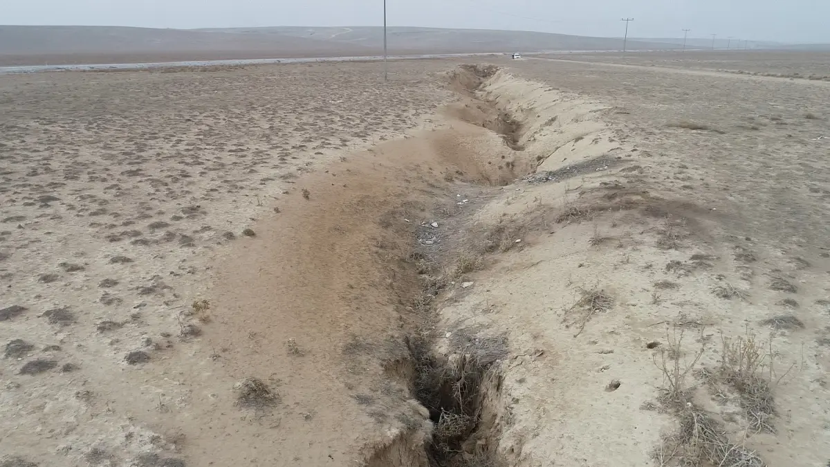 Konya\'da Toprak Çökmeleri ve Yüzey Yarıkları Artıyor