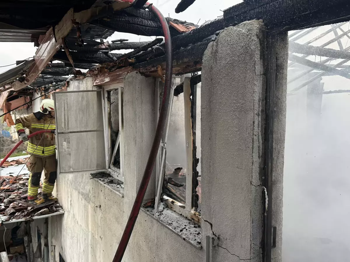 Kula\'da Ev Yangını: Kullanılamaz Hale Geldi