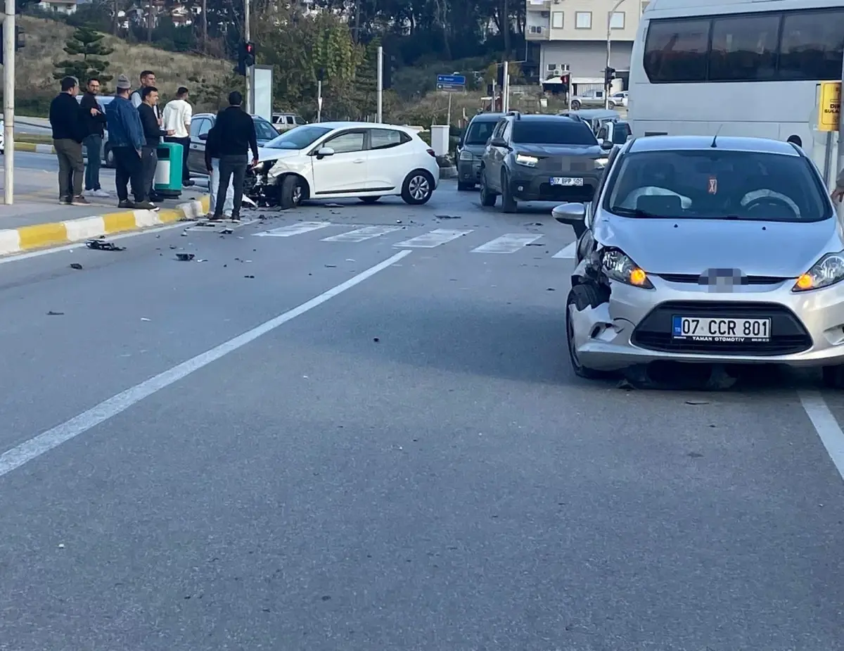 Manavgat\'ta Trafik Kazası: Bir Yaralı