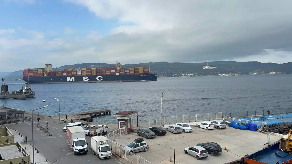 MSC Türkiye Boğaz\'dan Geçti