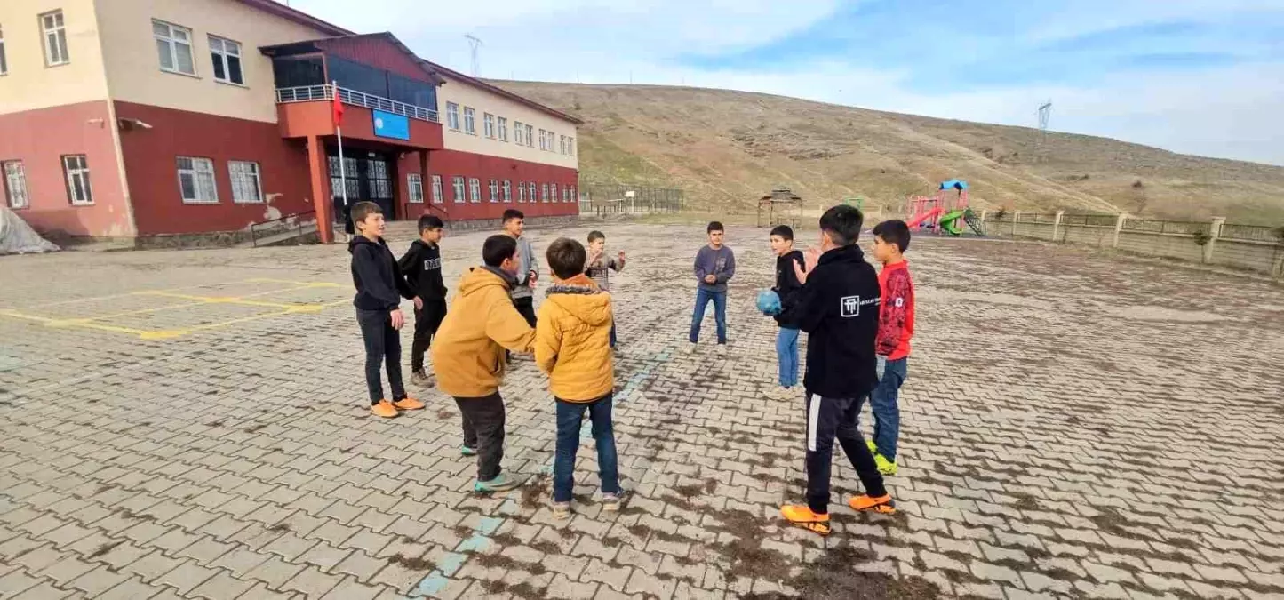 Geleneksel Oyunlar Dağdibi\'nde Yaşatılıyor