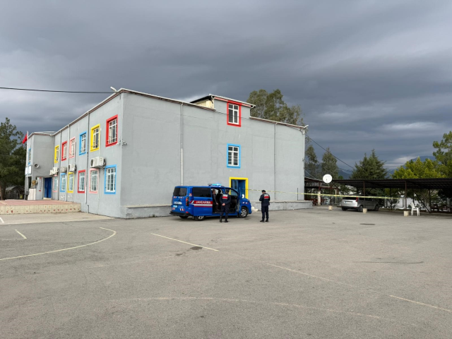 Öğrencinin okul müdürünü tüfekle vurduğu anlar kamerada! İşte vahşetin nedeni