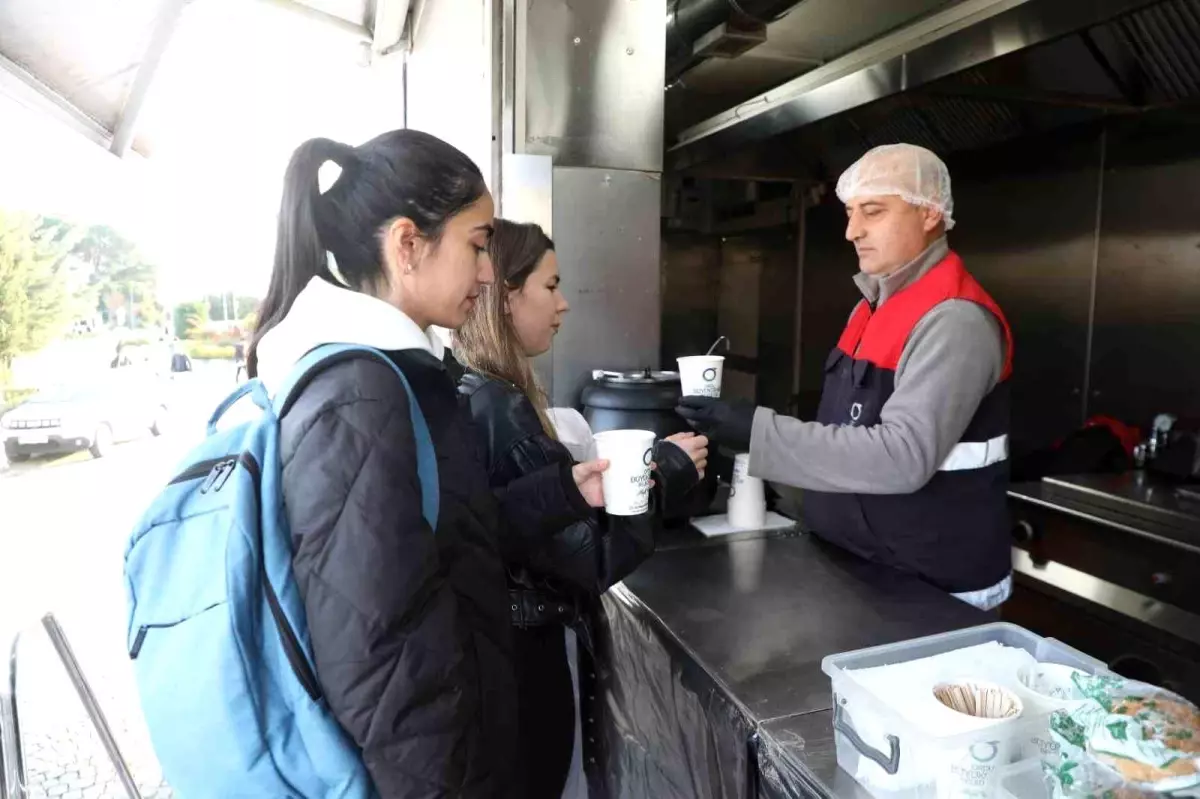 Ordu\'da üniversite öğrencilerine sıcak çorba ikramı