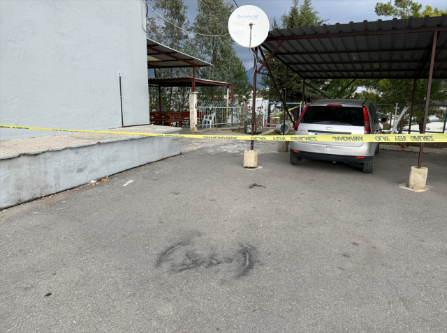 Ortaokul öğrencisi okul müdürünü tüfekle vurdu