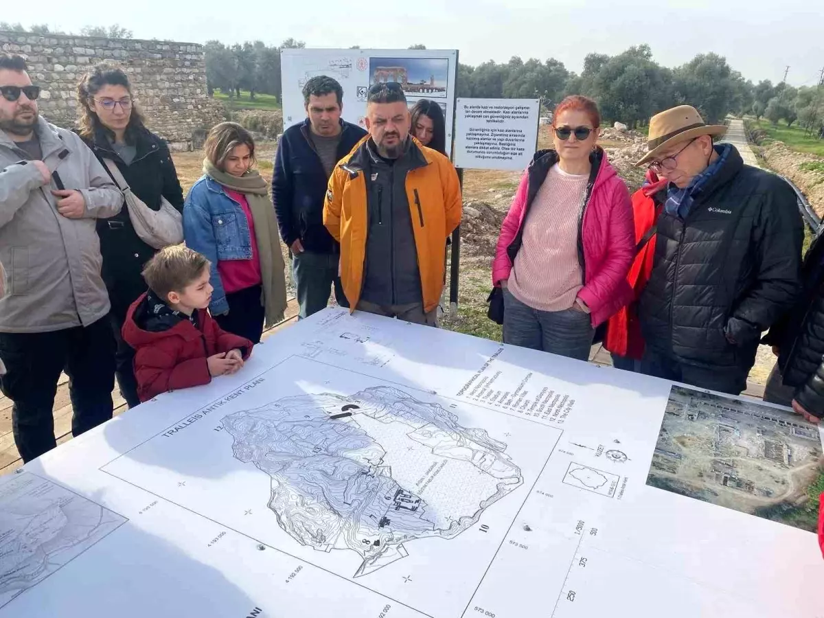 Tralleis Antik Kenti\'nde Teknik Gezi