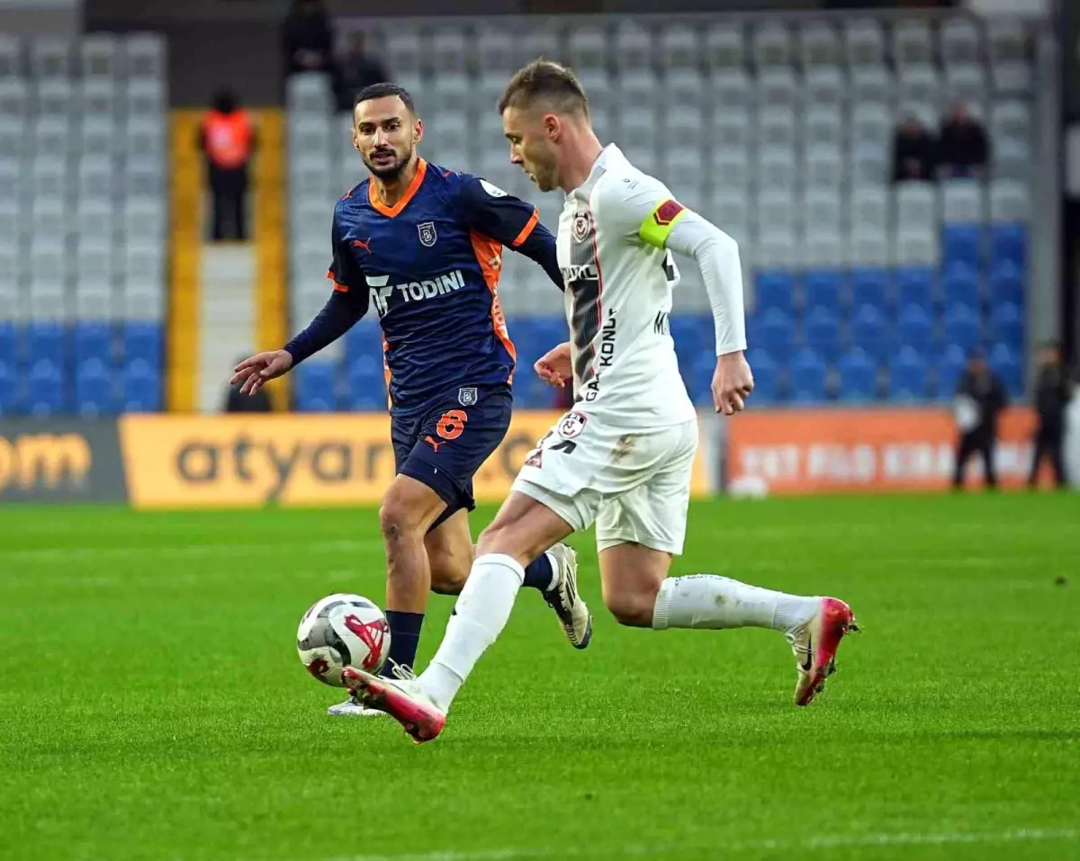 Başakşehir - Gaziantep FK Maçı Golsüz Başladı