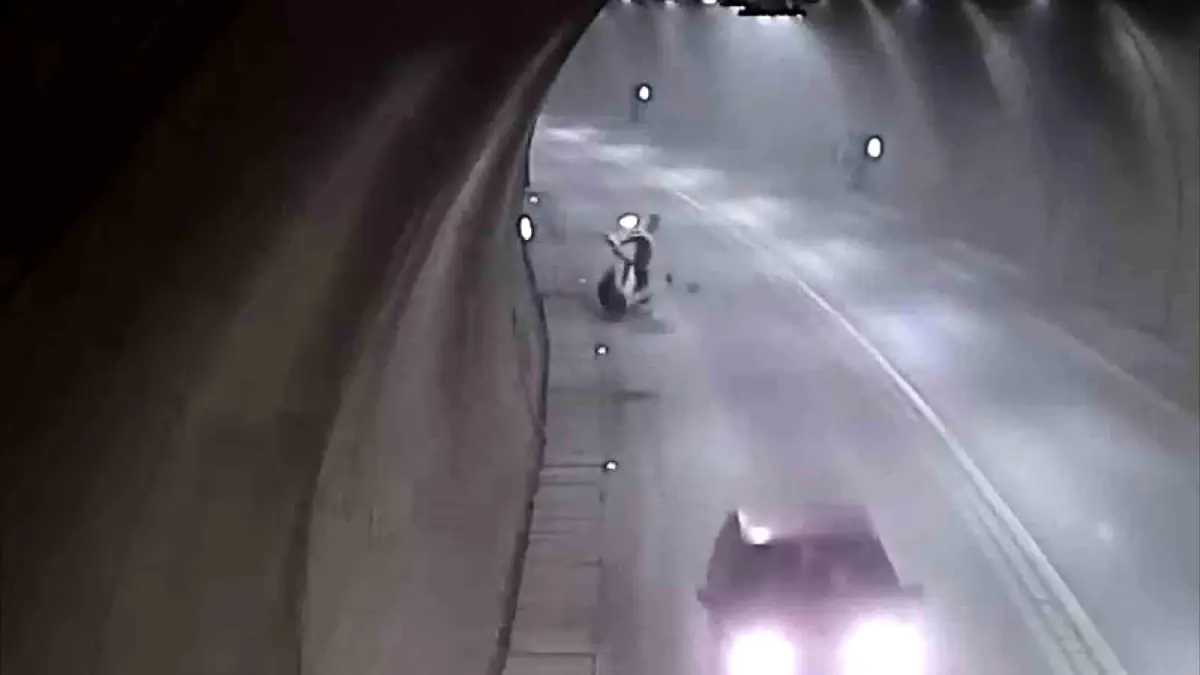 Amasya\'da Motosiklet Takla Attı, Sürücü Devam Etti!