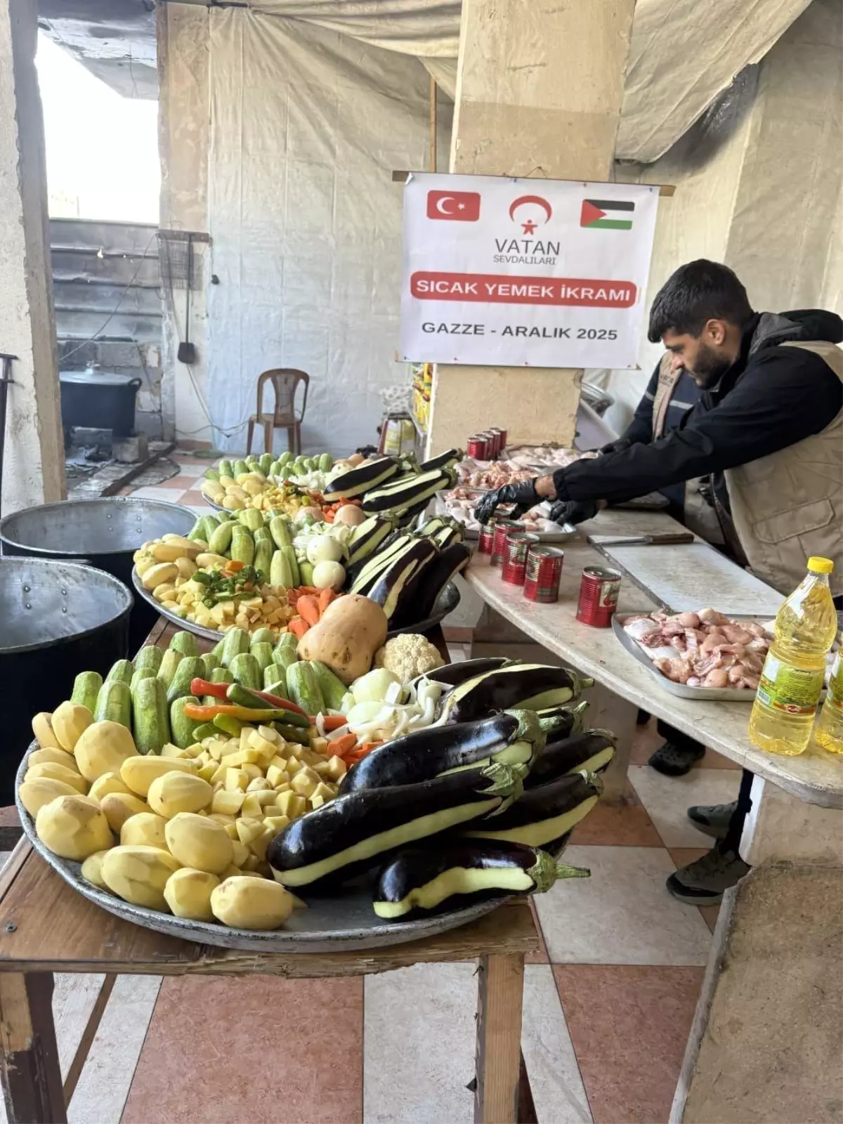 Gazze\'ye 100 İnsani Yardım Çadırı Kuruldu