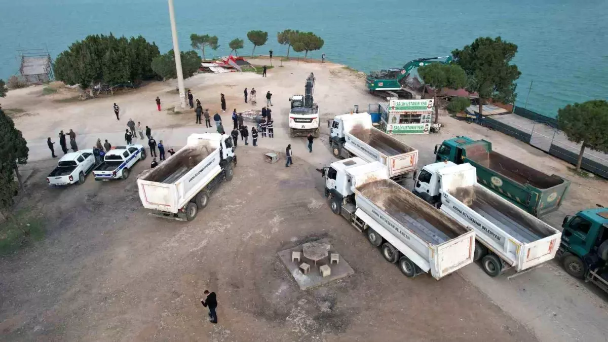 Adana\'da Yıkım Gerginliği: Protestolar ve Yangınlar