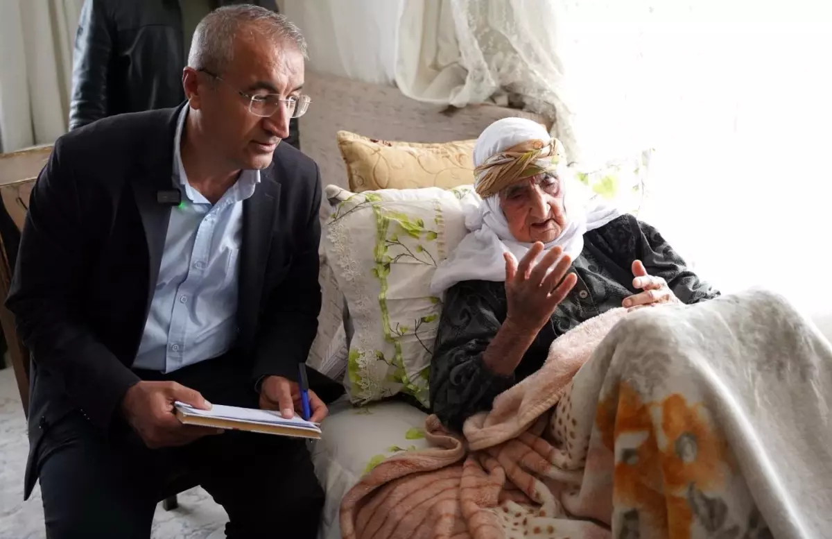 Adıyamanlı Hanım Orman, 105 yaşında AK Parti\'ye üye oldu