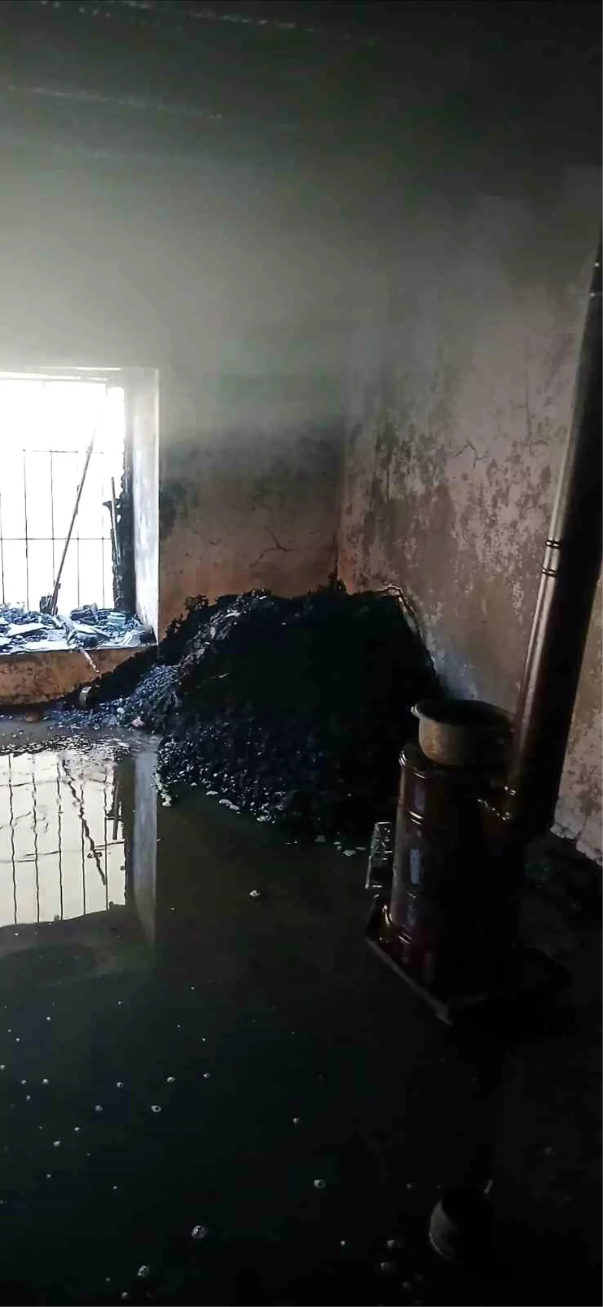 Sason\'da Yangın: Eşya ve Ev Kullanılamaz Hale Geldi