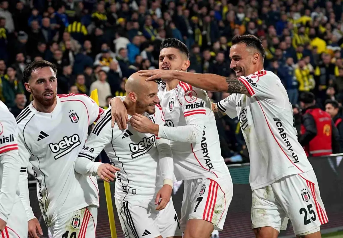 Beşiktaş, Fenerbahçe\'yi 2-1 Yendi