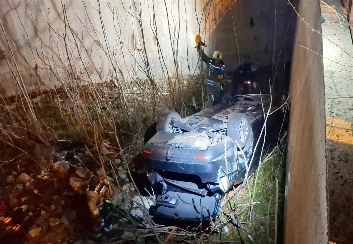 Beypazarı\'nda Otomobil Devrildi: 2 Yaralı