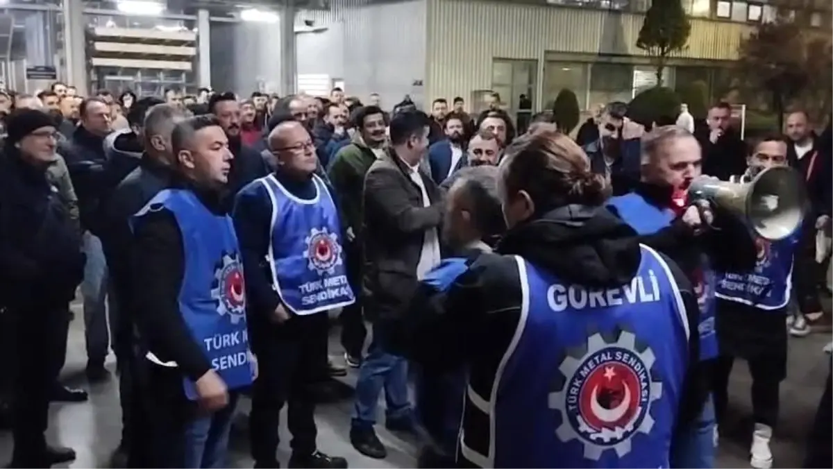 Bosch İşçileri Işıklı Eylem Düzenledi