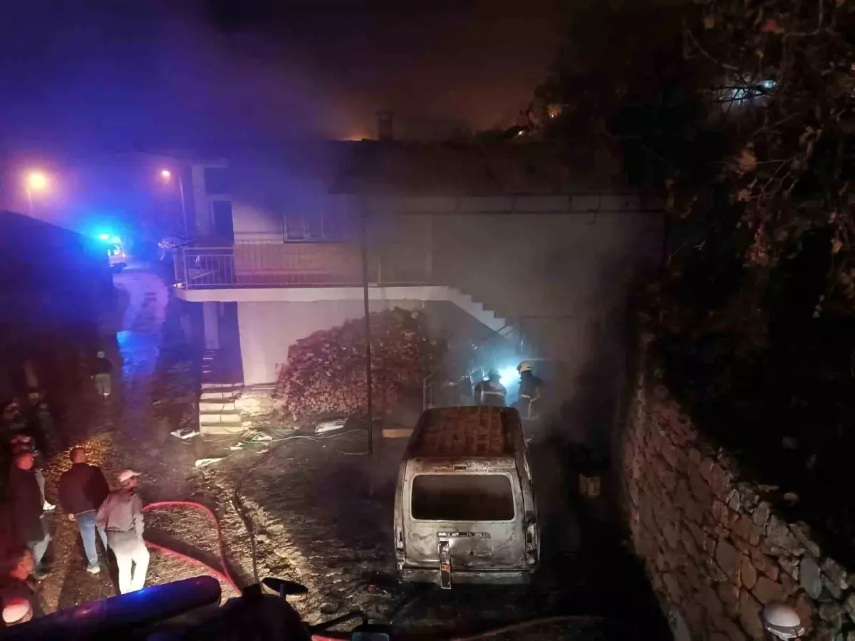Burdur\'da Yangın Hem Evi Hem Aracı Sardı