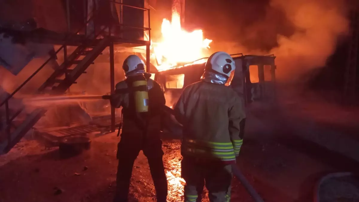 Samandağ\'da İnşaat Yatakhanesinde Yangın